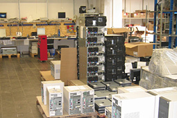IT-Market arbeitet jährlich etwa 100.000 PC, TFT, Drucker und Server auf und vermarktet diese über verschiedene Vertriebskanäle weiter IT-Market arbeitet jährlich etwa 100.000 PC, TFT, Drucker und Server auf und vermarktet diese über verschiedene Vertriebskanäle weiter