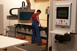 Die Fertigung ist mit APplus insgesamt deutlich besser planbar, Materialbereitstellungen just-in-time verkürzen den Auftragsdurchlauf Die Fertigung ist mit APplus insgesamt deutlich besser planbar, Materialbereitstellungen just-in-time verkürzen den Auftragsdurchlauf