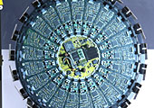 Bis zu 25000 Karten können pro Stunde mit dem Chip-Programmiermodul von ATLANTIC ZEISER individuell programmiert werden.