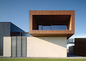 LÜBBERING sitzt in dem Gründungsgebäude von Miele und erhielt 2001 den Architekturpreis „Das blaue Quadrat“ für den gelungenen Umbau des Firmengebäudes LÜBBERING sitzt in dem Gründungsgebäude von Miele und erhielt 2001 den Architekturpreis „Das blaue Quadrat“ für den gelungenen Umbau des Firmengebäudes